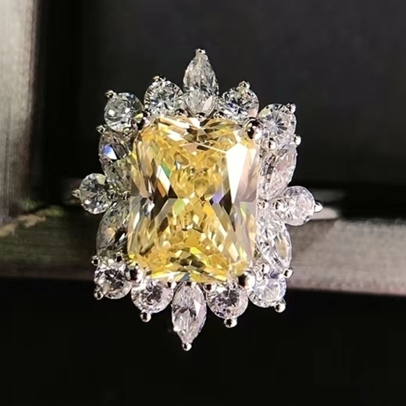 unbranded Jewelry - New beautiful yellow ring